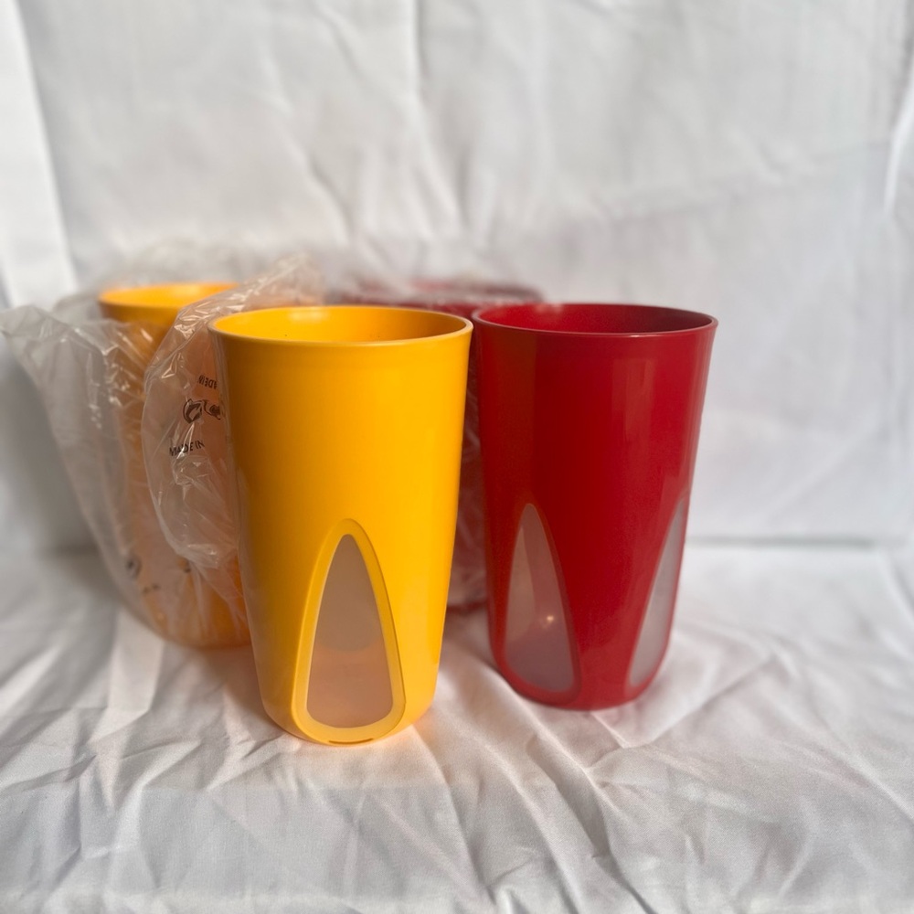 Tupperware Impressions Clear Window 16 Oz Red Tumblers
